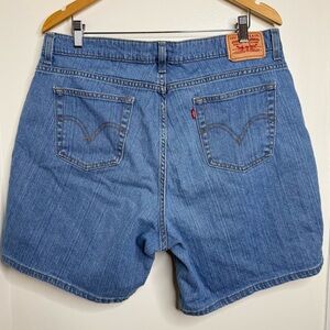 Levi’s Relaxed 550 Blue Denim Jean Shorts Women’s Size 18